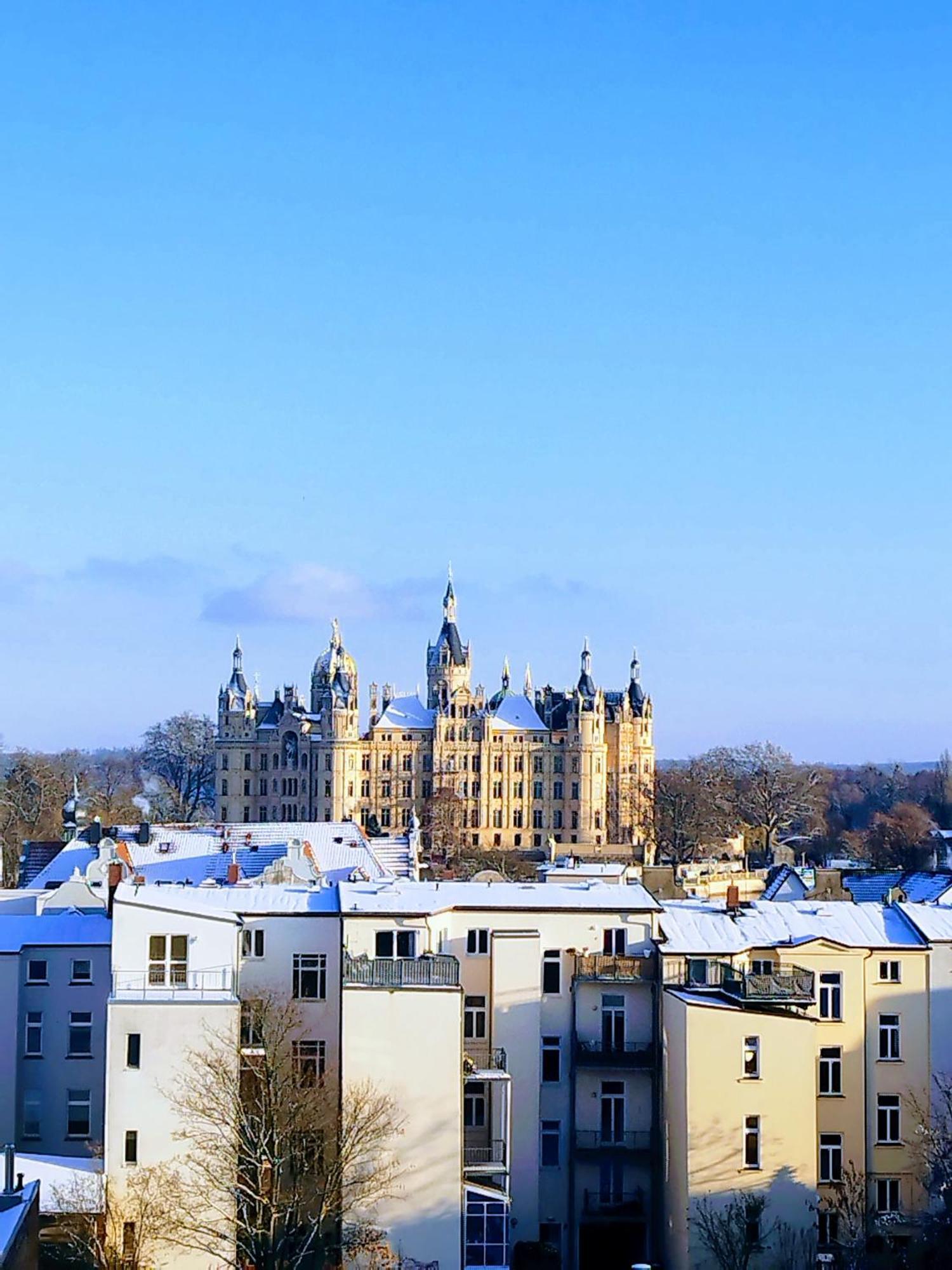 Schlosskoenig - Modernes & Zentrales Apartment Mit Balkon Und Arbeitsplatz Schwerin  Exterior photo