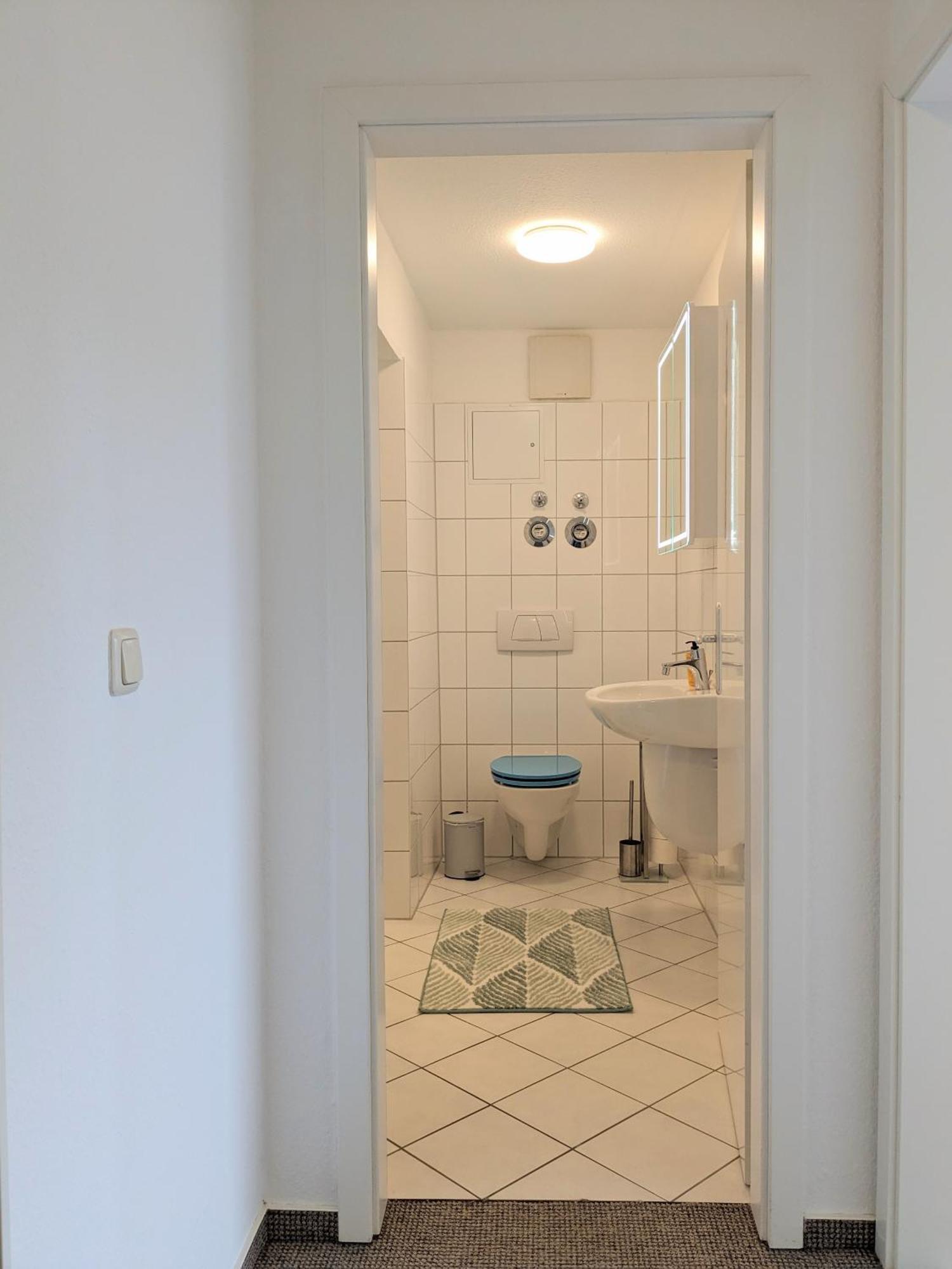 Schlosskoenig - Modernes & Zentrales Apartment Mit Balkon Und Arbeitsplatz Schwerin  Room photo